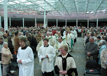 Foto zeigt Forum Pax Christi und das Glasdach