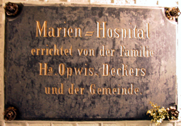 Tafel am Krankenhaus