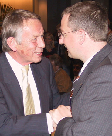 Foto zeigt Heinz Paal und Dr. Axel Stibi