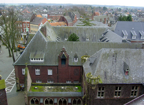 Priesterhaus heute vom Turm der Basilika gesehen