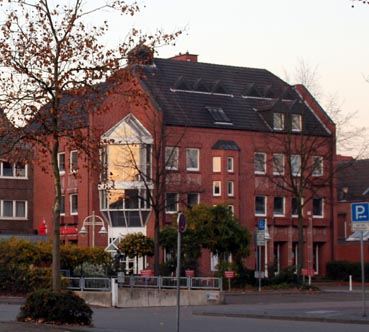 Foto zeigt Sparkassenneubau 1992