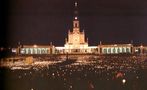 Foto zeigt Lichterprozession in Fatima