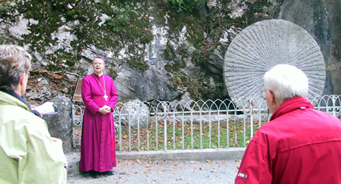 Foto zeigt Weihbischof Janssen